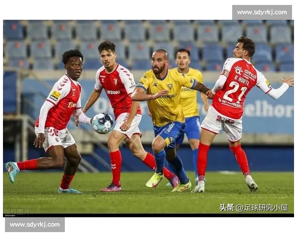 里尔vs波尔多直播前瞻双方阵容状态分析与比赛看点实时解说预测走势